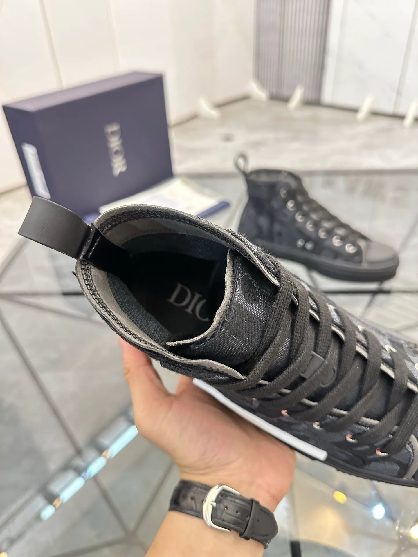 Selling men's shoes 💰: 💰P460¥ Product trademark: Dio* "Dior*" high-top casual shoes Regular size: 36-45 (can be customized to 46) Couple style B23 Product materials: Upper imported original fabric, breathable lining, original outsole. No.: 007